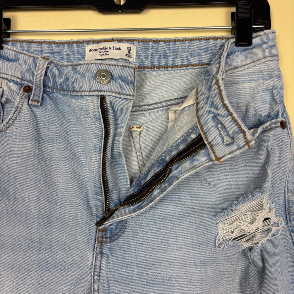 ABERCROMBIE & FITCH Curve Love High Rise Mom Jeans Light Blue Wash Women Size 29 - Picture 7 of 14